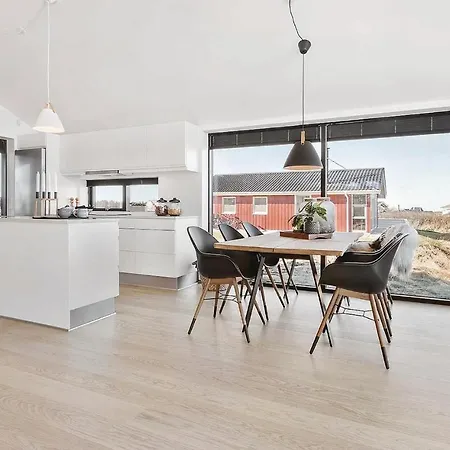 Three-bedroom Holiday In Hjorring