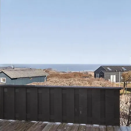 Three-bedroom Holiday In Hjorring