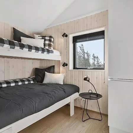 Ferienhaus Three-bedroom Holiday In Hjorring